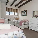 Prime Location Handy Cbd& Restaurants